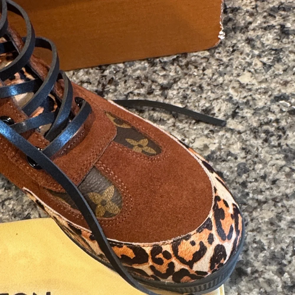 Brown and Black Leopard Boots size 9 with box - Picture 6 of 14